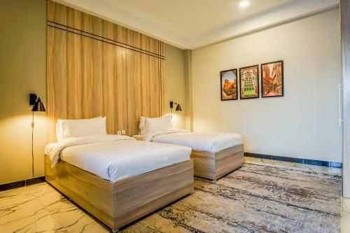 Hotel Roomy Crossroads