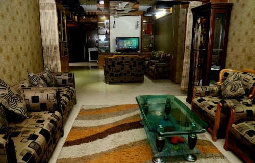 Zara?s Service Apartment