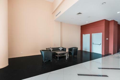 Hotel Vaccinated Staff - Oyo Flagship 766 Prima Orchard