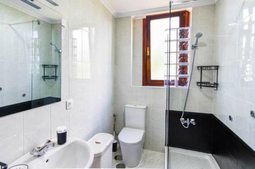Amplia, Reformada Y C�moda Villa Cerca de Todo.