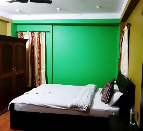 Hostal Ambience House