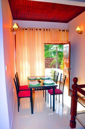 Hostal Senero House