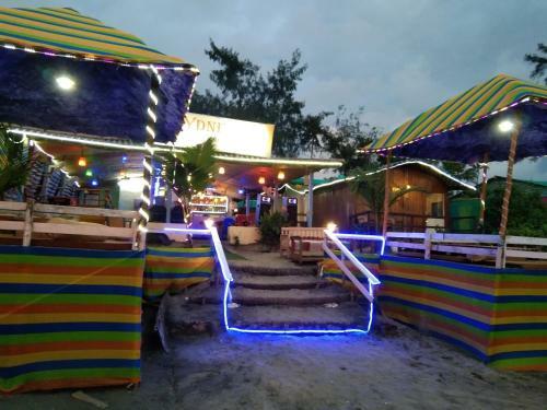 Hostal Sydney X Cafe & Beach Huts