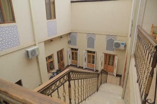 Eshoni Pir Hotel