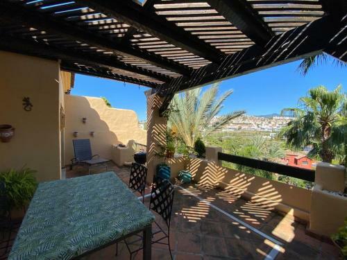 Amazing Holiday Apartment With Tropical Community Pool
