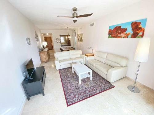 Amazing Holiday Apartment With Tropical Community Pool