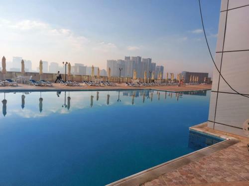 Luxury 1 Br Beach Apartment With Full Sea View