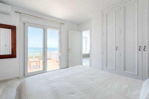 Front Sea View Apartment Estepona