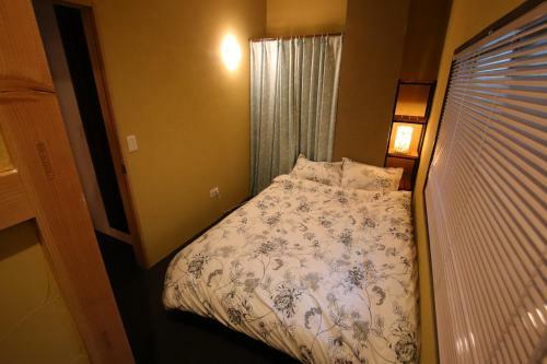 Albergue Running Bare