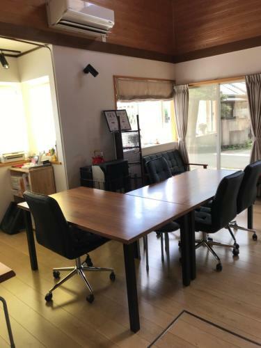 Hostal F.stic?house