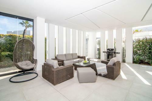 2021 Built Extravagant Villa In Luxurious Mirabella Hills