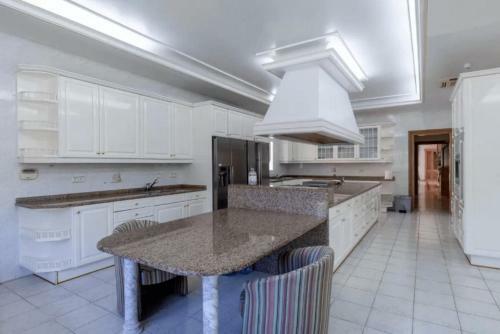 The Palace Marbella - Lavish Beachfront Villa