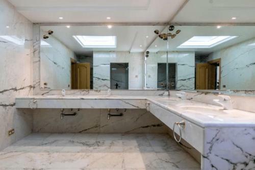 The Palace Marbella - Lavish Beachfront Villa