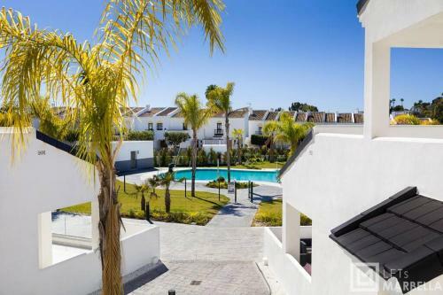 Palms Beach - Brand New Luxury Beachside Apartment