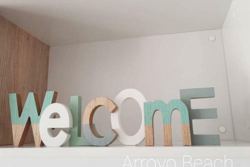 Palms Beach - Brand New Luxury Beachside Apartment