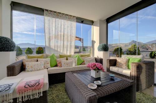 Acosta- Incredible Designer's Terraced Flat