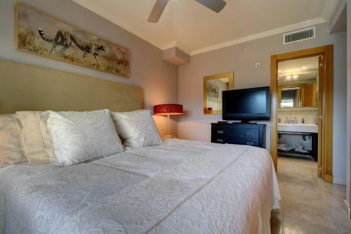 Acosta- Incredible Designer's Terraced Flat