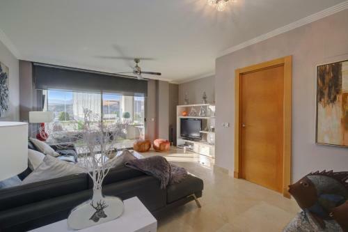 Acosta- Incredible Designer's Terraced Flat
