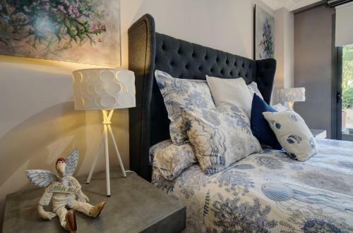 Acosta- Incredible Designer's Terraced Flat