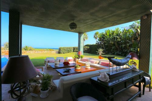 Las Ranas Casasola Beach Villa 15pax