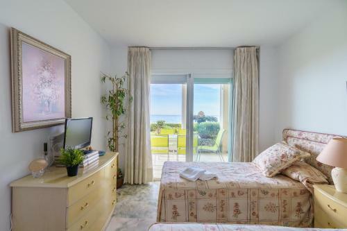 Estepona First Line Beach Apartment