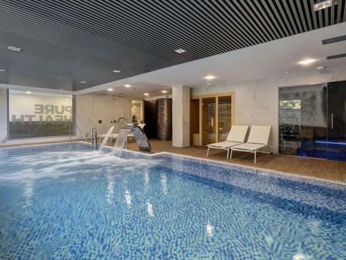 Appealing Apartment In Estepona With A Shared Sauna