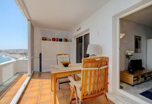 Apartment Boulevard 105