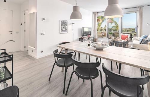 Lm41b- Modern & Spacious Family Apartment