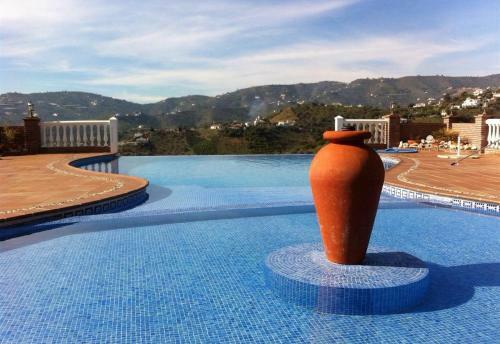 Villa With Infinity Pool Hot Tub