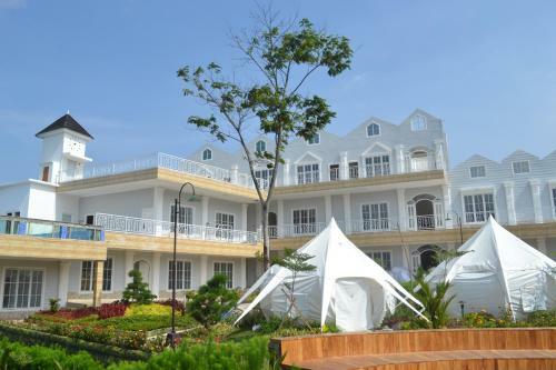 Hotel Chevilly Resort & Camp