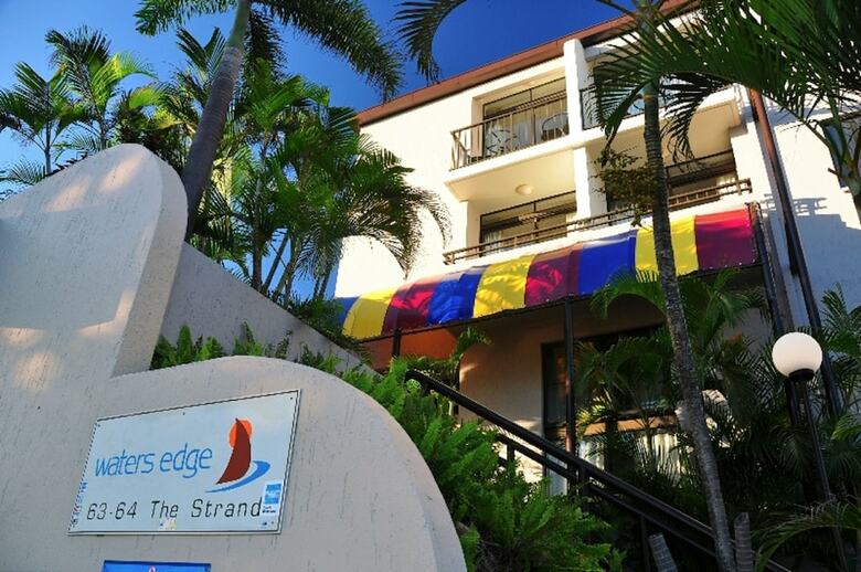 Hotel Waters Edge The Strand