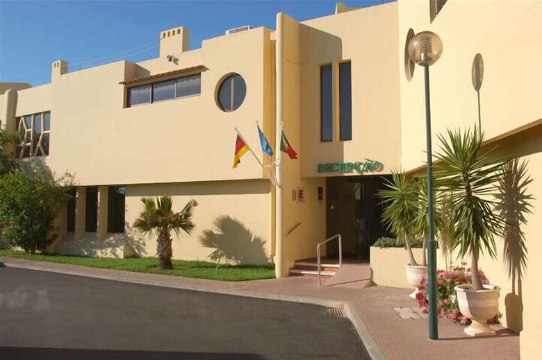 Aparthotel Praia Da Lota Beachfront Resort - Hotel & Apartments