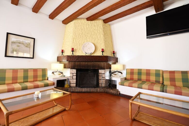 Aparthotel Praia Da Lota Beachfront Resort - Hotel & Apartments