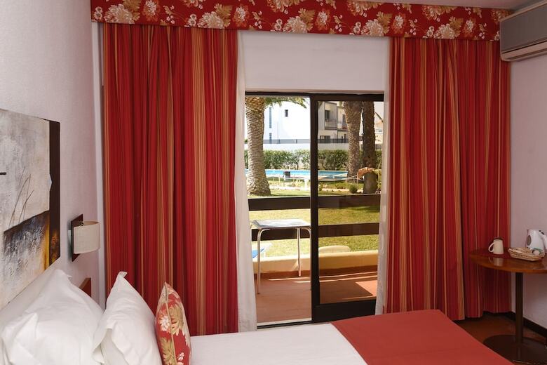 Aparthotel Praia Da Lota Beachfront Resort - Hotel & Apartments