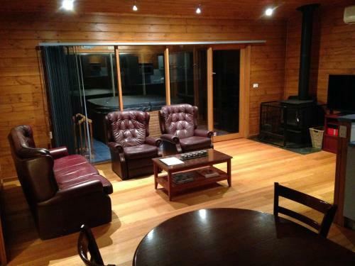 Lodge Southern Anchorage Retreat