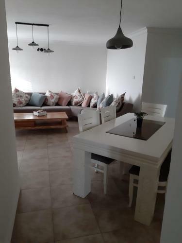 Apartamento Spacious Apt. W/ Seaview, Fireplace & Netflix