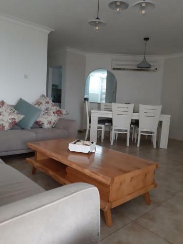 Apartamento Spacious Apt. W/ Seaview, Fireplace & Netflix