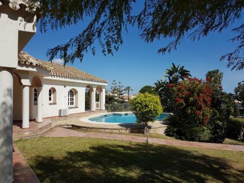 Super Villa With Private Pool And Good Location