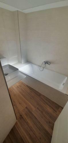 Beautiful Apartment In Third Line Beach Boliches