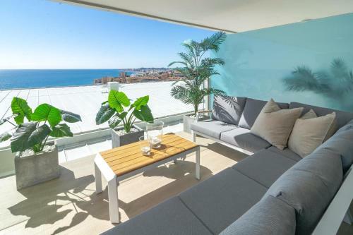 Hig- Modern Apartment Stunning Views, Next To Beach