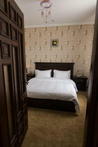 Alexander Hotel
