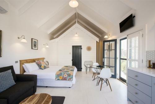 Lodge Beach Huts Middleton