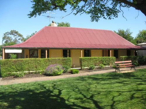 Lodge Goat Square Cottages