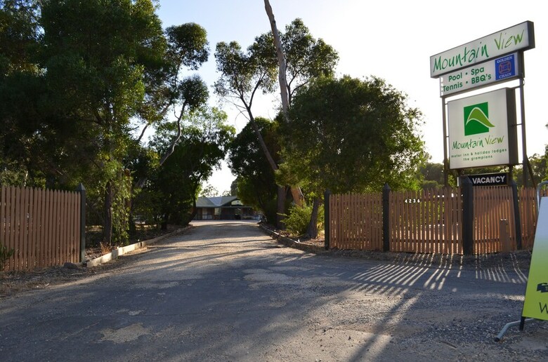 Mountain View Motor Inn & Holiday Lodges