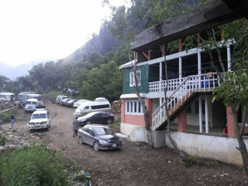 Hotel Kashmir Lodge
