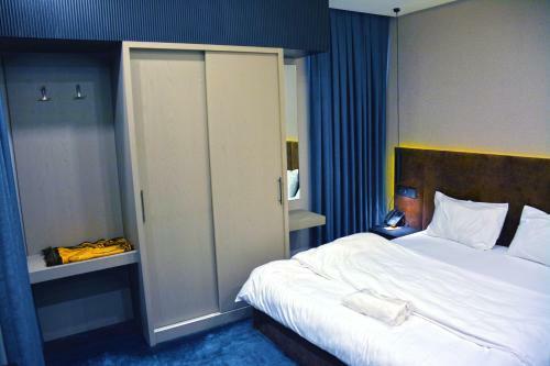 Dragon Hotel