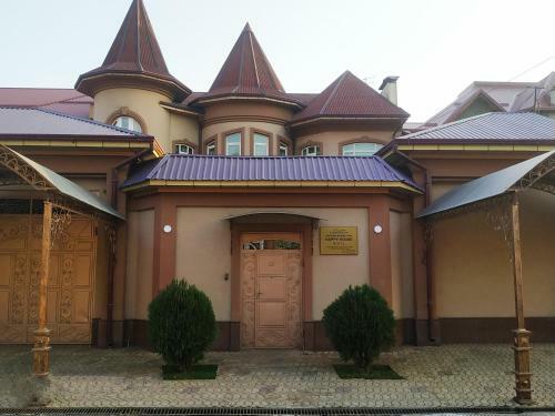 Hostal Happy House Hotel