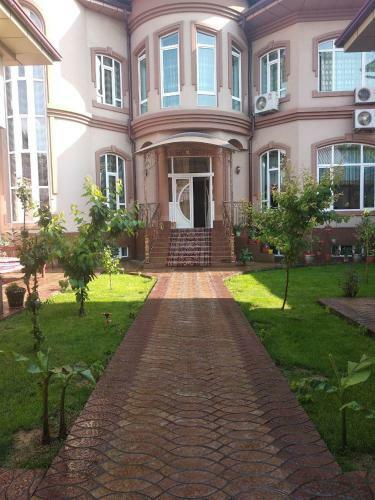 Hostal Happy House Hotel