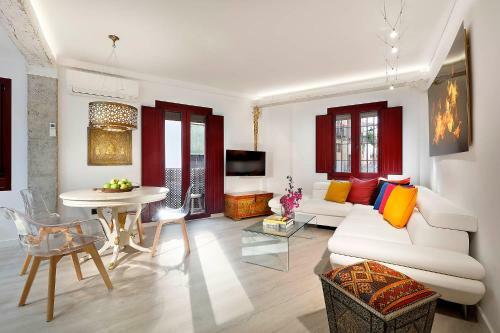 Art Chapiz Apartments