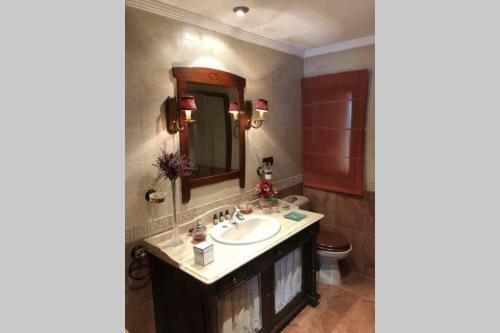 Casa Con Jard�n Granada, F�cil Aparcamiento Calle